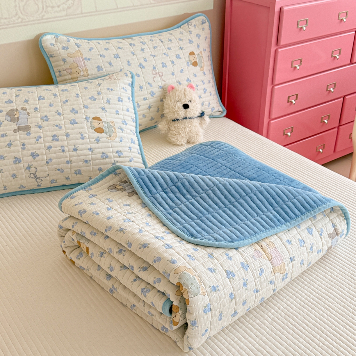 91家纺网 家纺一手货源 找家纺 妮可 2025新款跑量款全棉双层纱绒四季可用床盖系列 蓝汪拾趣