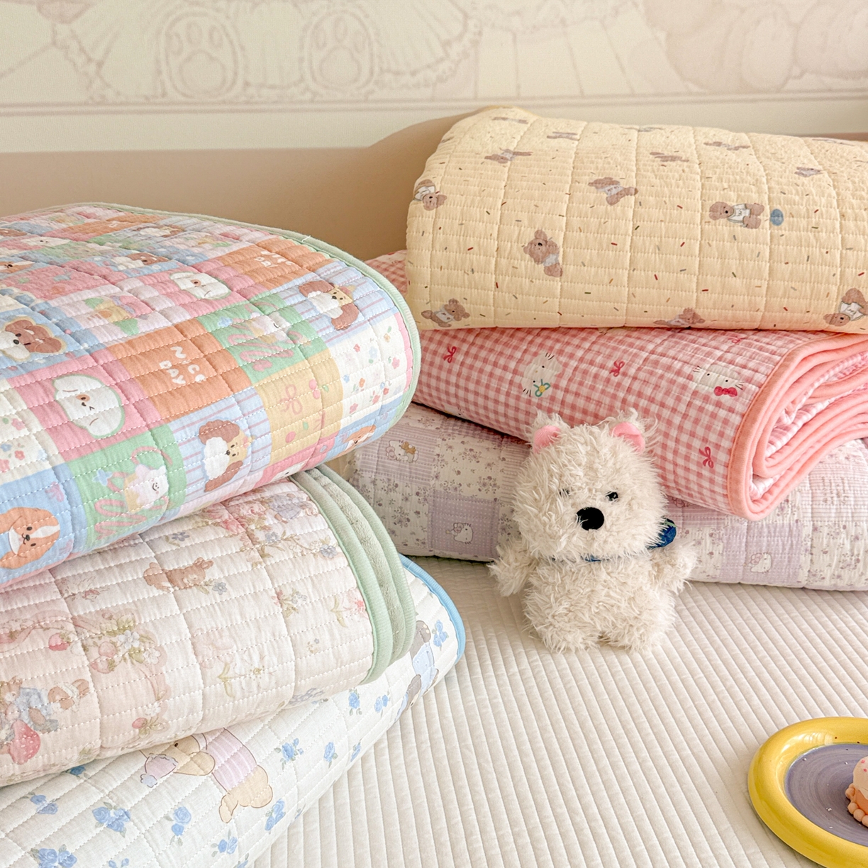 91家纺网 家纺一手货源 找家纺 妮可 2025新款跑量款全棉双层纱绒四季可用床盖系列 组合图（仅参考）