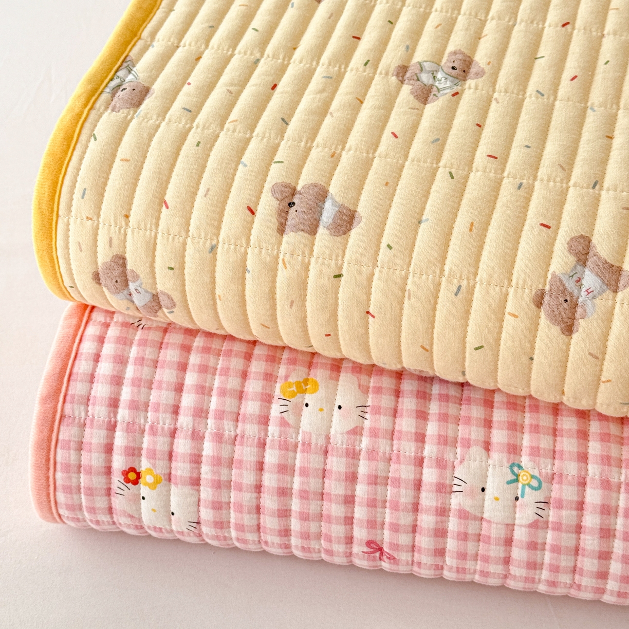 91家纺网 家纺一手货源 找家纺 妮可 2025新款跑量款全棉双层纱绒四季可用床盖系列 组合图（仅参考）