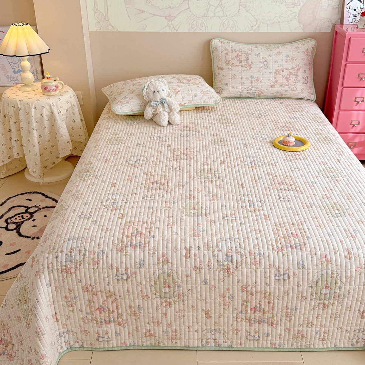 91家纺网 家纺一手货源 找家纺 妮可 2025新款跑量款全棉双层纱绒四季可用床盖系列 花园兔宝