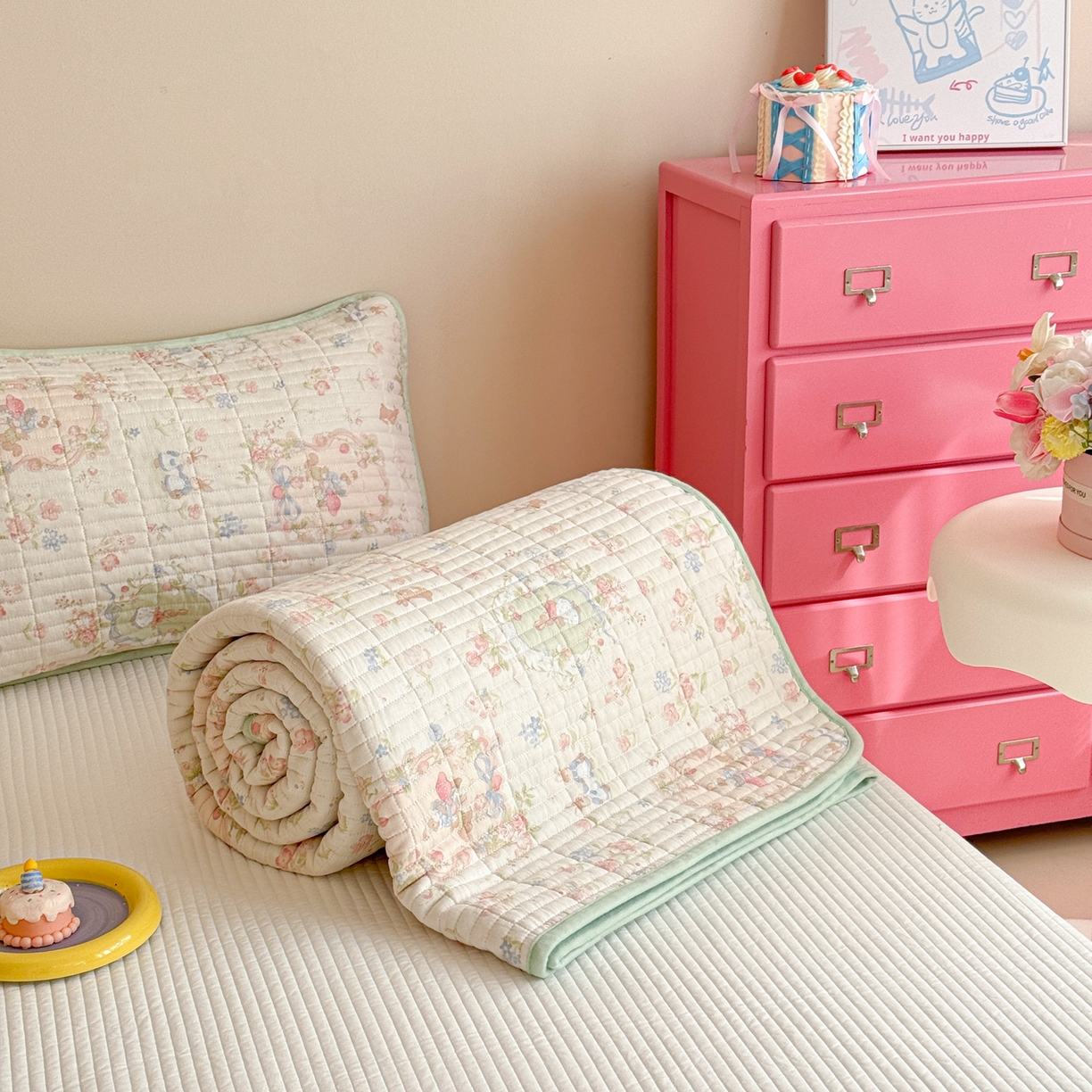 91家纺网 家纺一手货源 找家纺 妮可 2025新款跑量款全棉双层纱绒四季可用床盖系列 花园兔宝