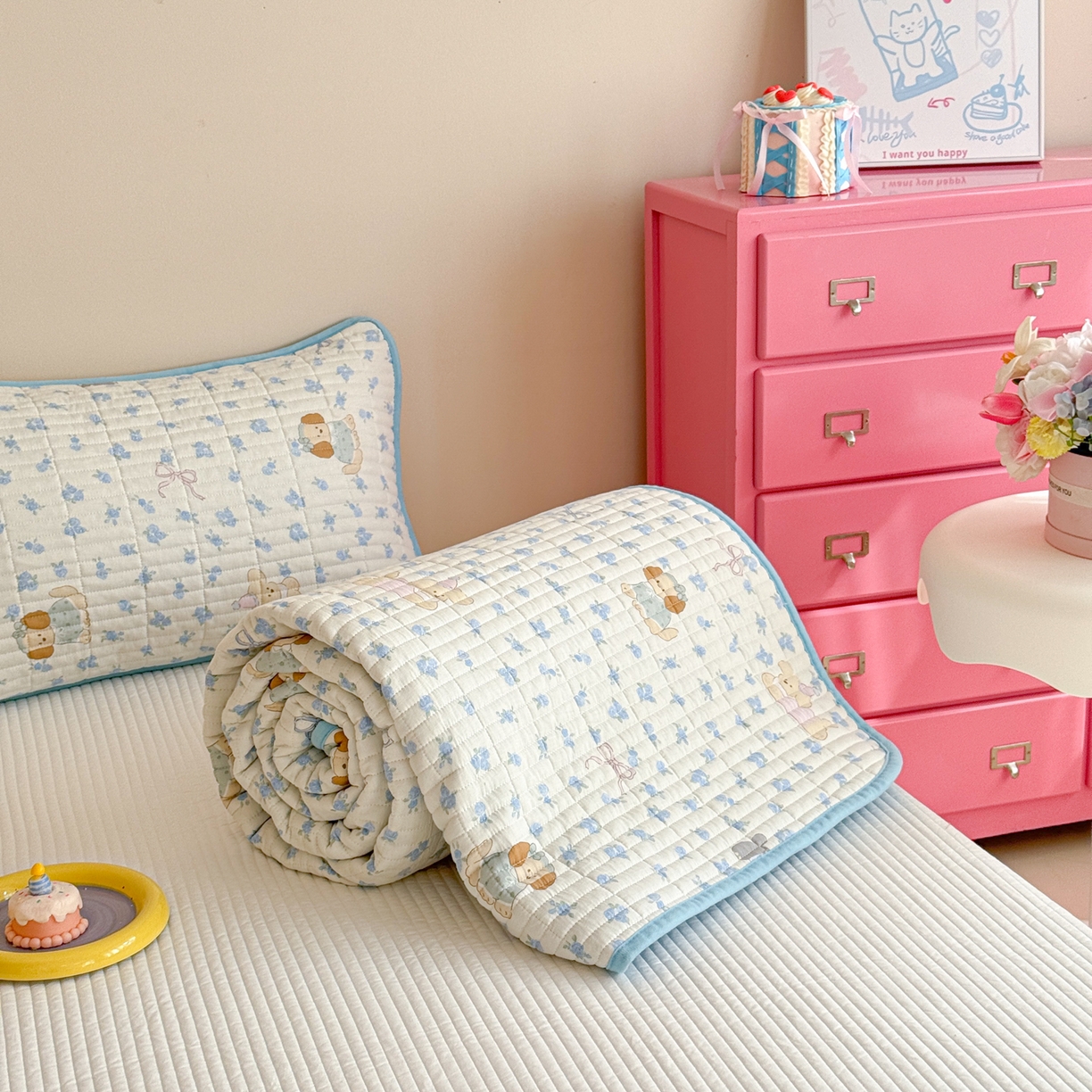 91家纺网 家纺一手货源 找家纺 妮可 2025新款跑量款全棉双层纱绒四季可用床盖系列 蓝汪拾趣