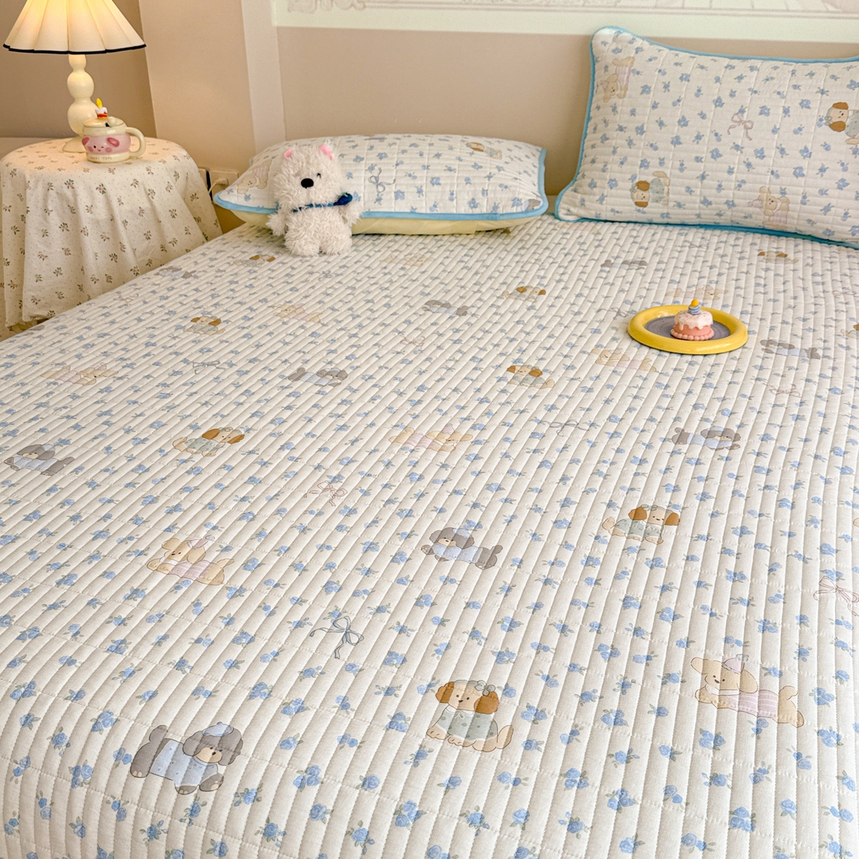 91家纺网 家纺一手货源 找家纺 妮可 2025新款跑量款全棉双层纱绒四季可用床盖系列 蓝汪拾趣