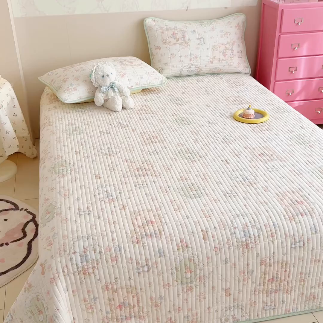 91家纺网 家纺一手货源 找家纺 妮可 2025新款跑量款全棉双层纱绒四季可用床盖系列 花园兔宝