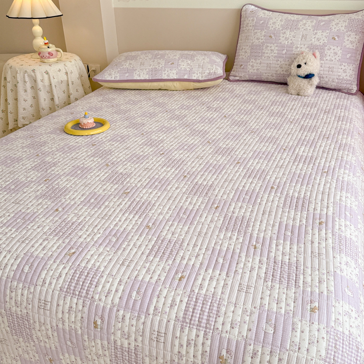 91家纺网 家纺一手货源 找家纺 妮可 2025新款跑量款全棉双层纱绒四季可用床盖系列 芋泥奶霜