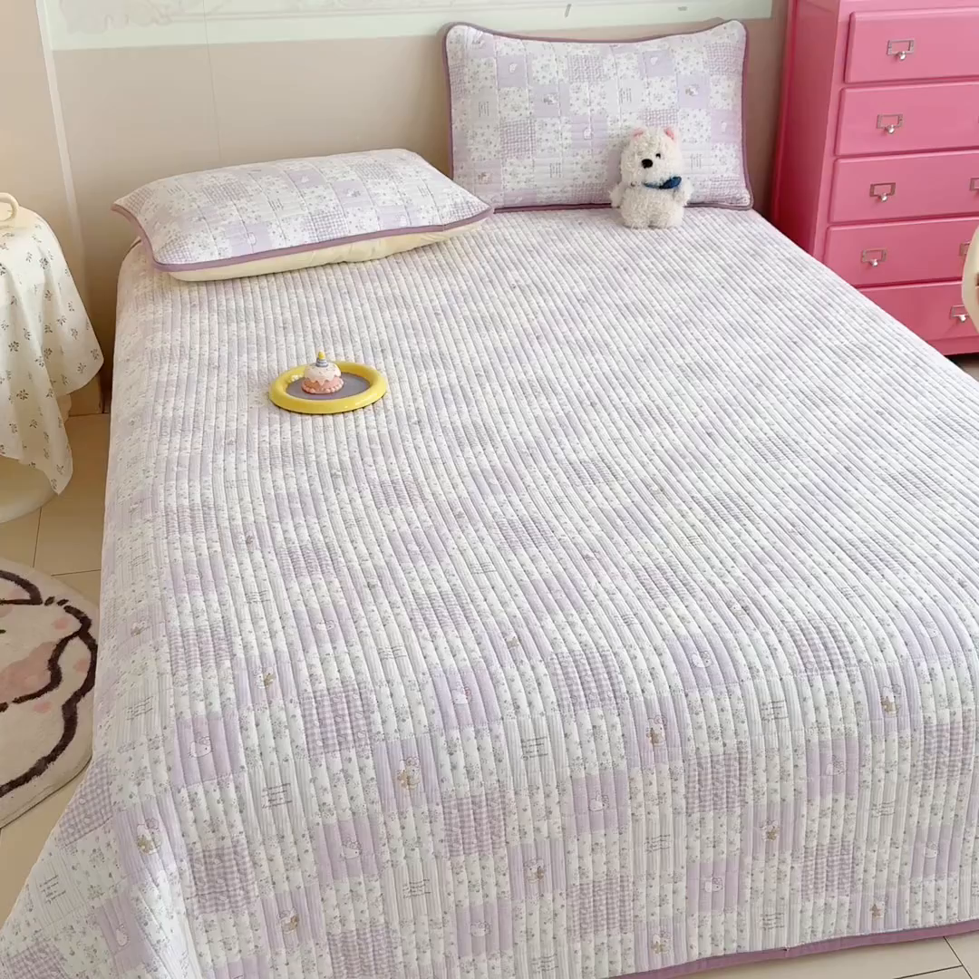 91家纺网 家纺一手货源 找家纺 妮可 2025新款跑量款全棉双层纱绒四季可用床盖系列 芋泥奶霜