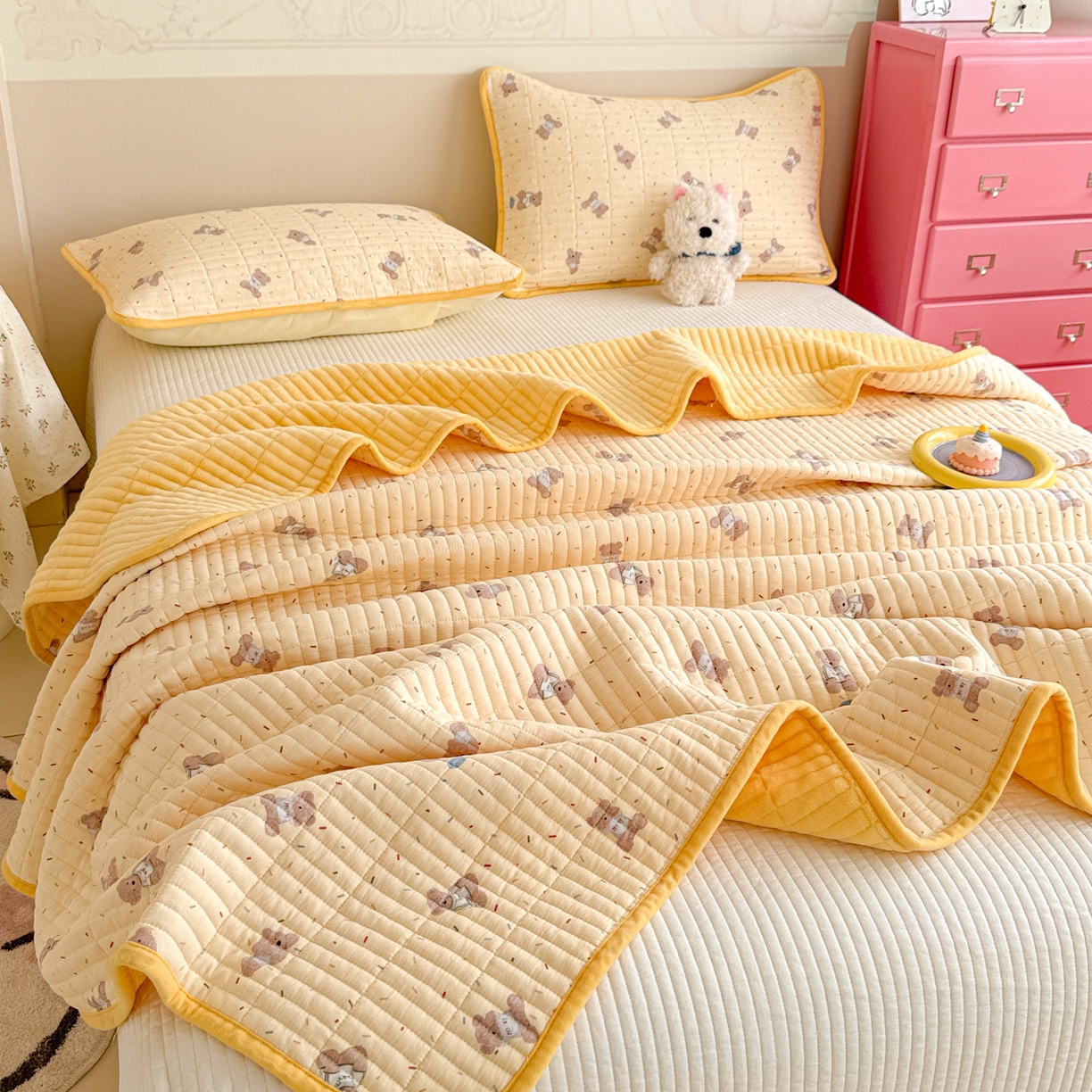 91家纺网 家纺一手货源 找家纺 妮可 2025新款跑量款全棉双层纱绒四季可用床盖系列 暖阳熊仔