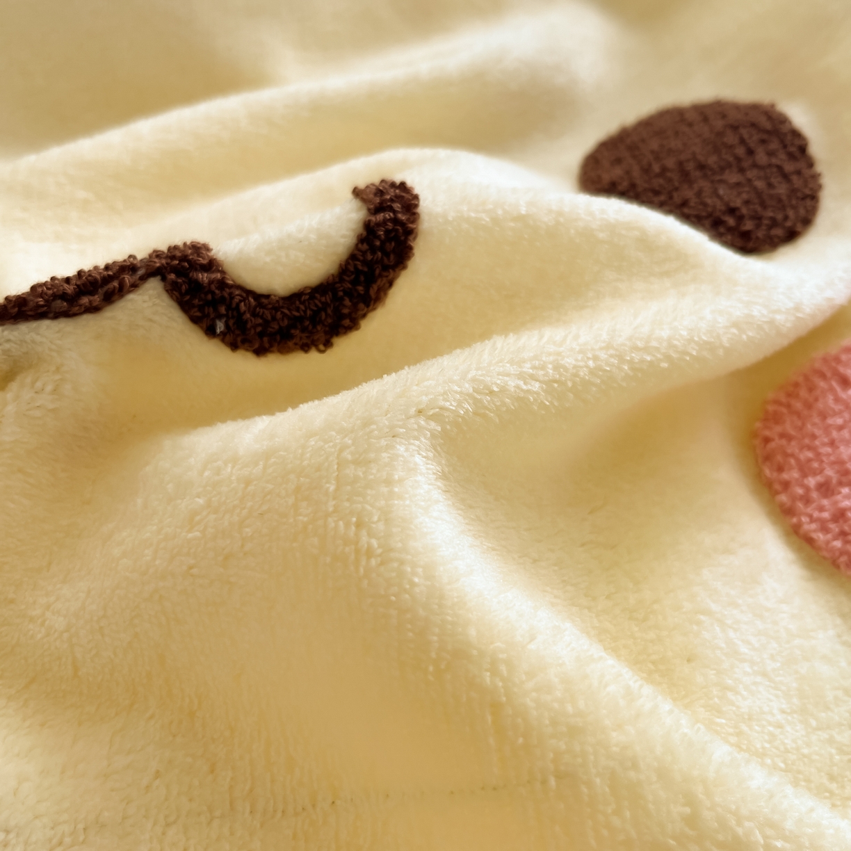 91家纺网 家纺一手货源 找家纺 梦之岛 2025新款高克重大版牛奶绒卡通毛巾绣四件套 幸运兔-黄