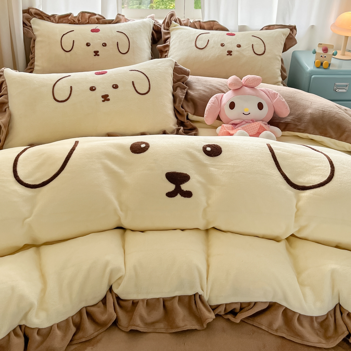 91家纺网 家纺一手货源 找家纺 梦之岛 2025新款高克重大版牛奶绒卡通毛巾绣四件套 可爱狗-浅驼