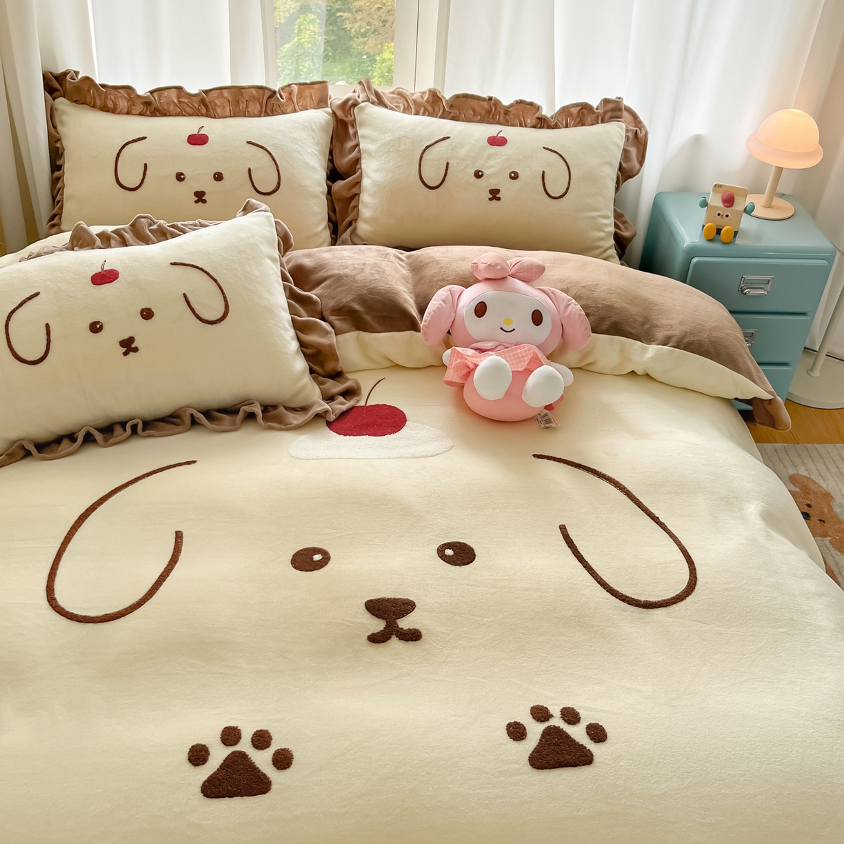 91家纺网 家纺一手货源 找家纺 梦之岛 2025新款高克重大版牛奶绒卡通毛巾绣四件套 可爱狗-浅驼