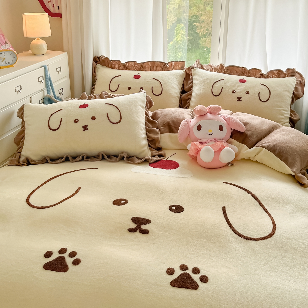 91家纺网 家纺一手货源 找家纺 梦之岛 2025新款高克重大版牛奶绒卡通毛巾绣四件套 可爱狗-浅驼