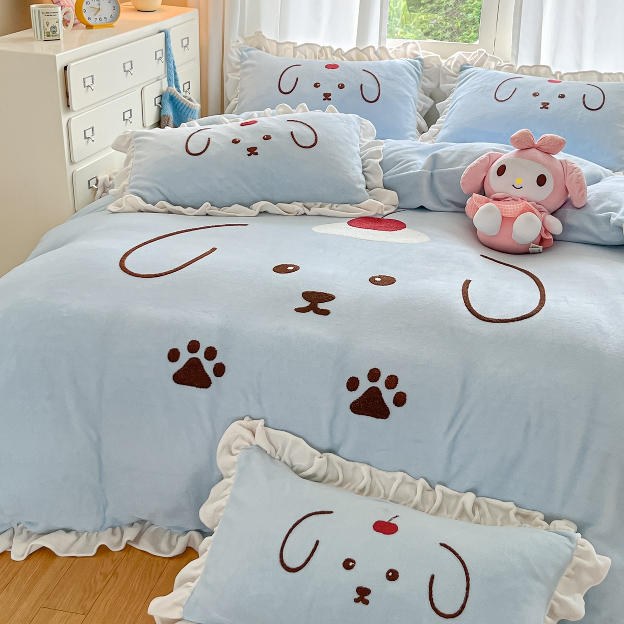 91家纺网 家纺一手货源 找家纺 梦之岛 2025新款高克重大版牛奶绒卡通毛巾绣四件套 可爱狗-蓝