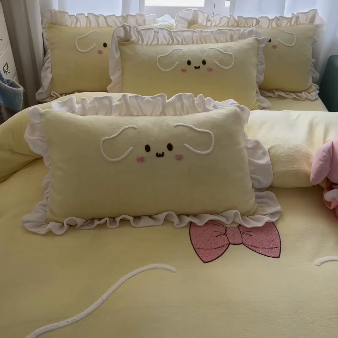 91家纺网 家纺一手货源 找家纺 梦之岛 2025新款高克重大版牛奶绒卡通毛巾绣四件套 幸运兔-黄