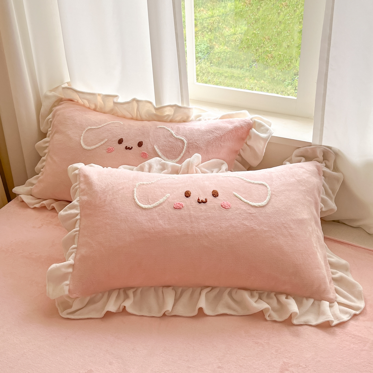 91家纺网 家纺一手货源 找家纺 梦之岛 2025新款高克重大版牛奶绒卡通毛巾绣四件套 幸运兔-粉