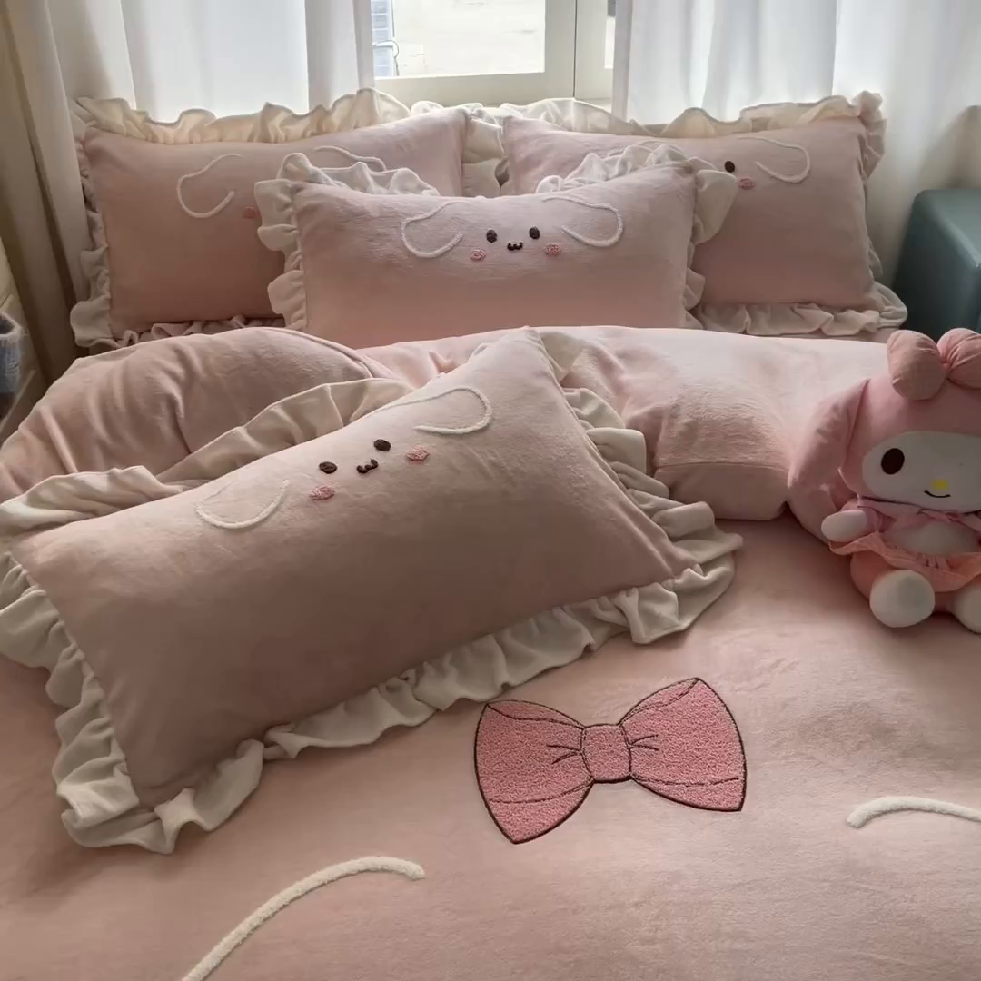 91家纺网 家纺一手货源 找家纺 梦之岛 2025新款高克重大版牛奶绒卡通毛巾绣四件套 幸运兔-粉