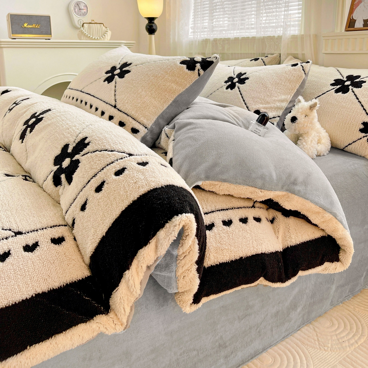 91家纺网 家纺一手货源 找家纺 梦之岛 2025新款高克重阳离子大提花印花牛奶绒四件套 四叶草