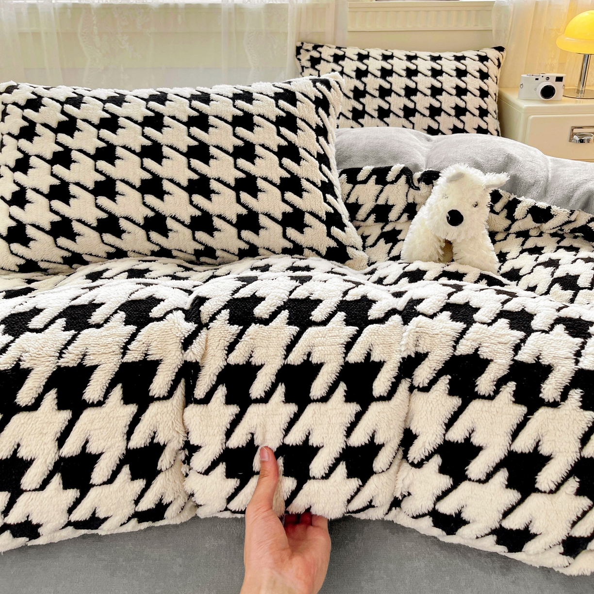 91家纺网 家纺一手货源 找家纺 梦之岛 2025新款高克重阳离子大提花印花牛奶绒四件套 千鸟格