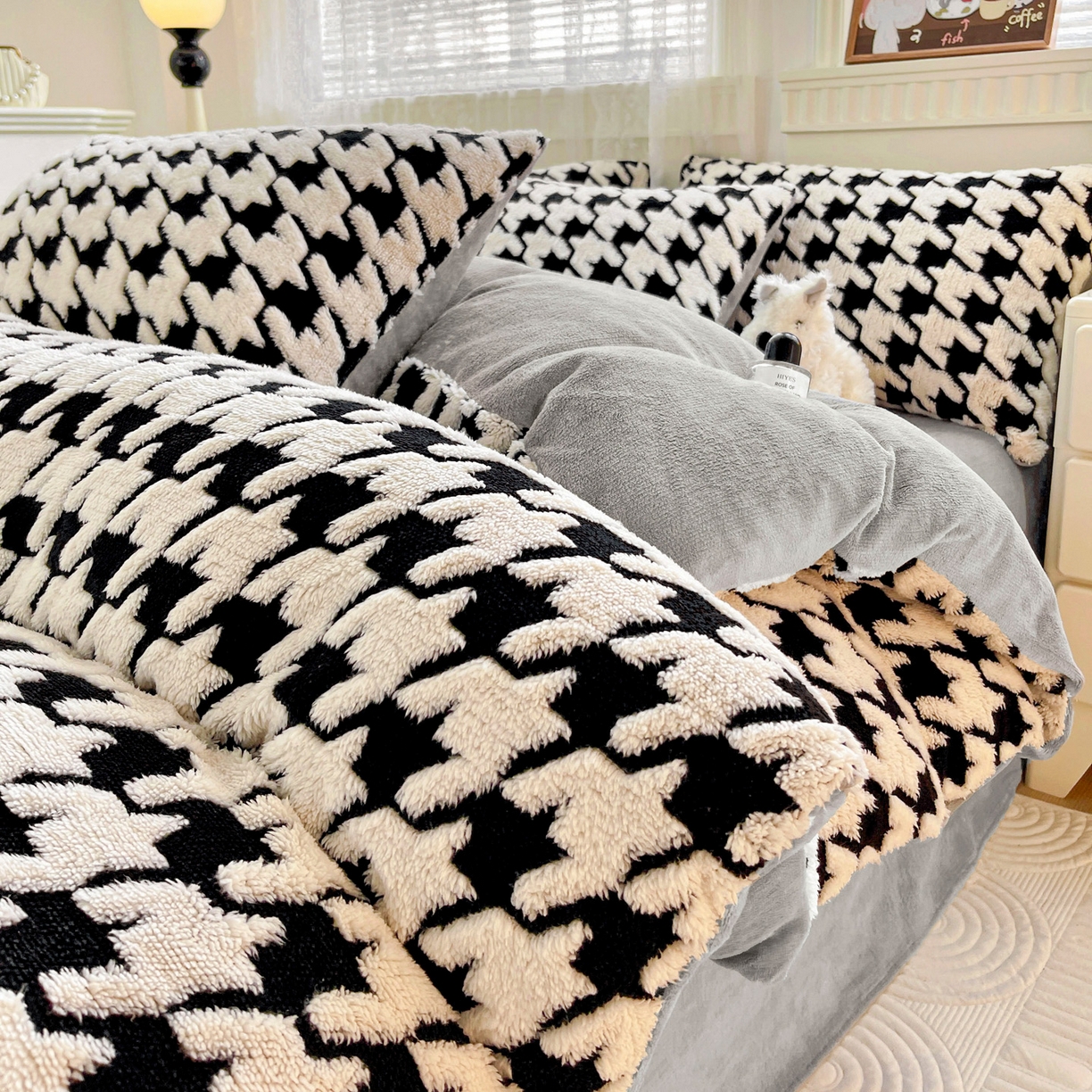 91家纺网 家纺一手货源 找家纺 梦之岛 2025新款高克重阳离子大提花印花牛奶绒四件套 千鸟格