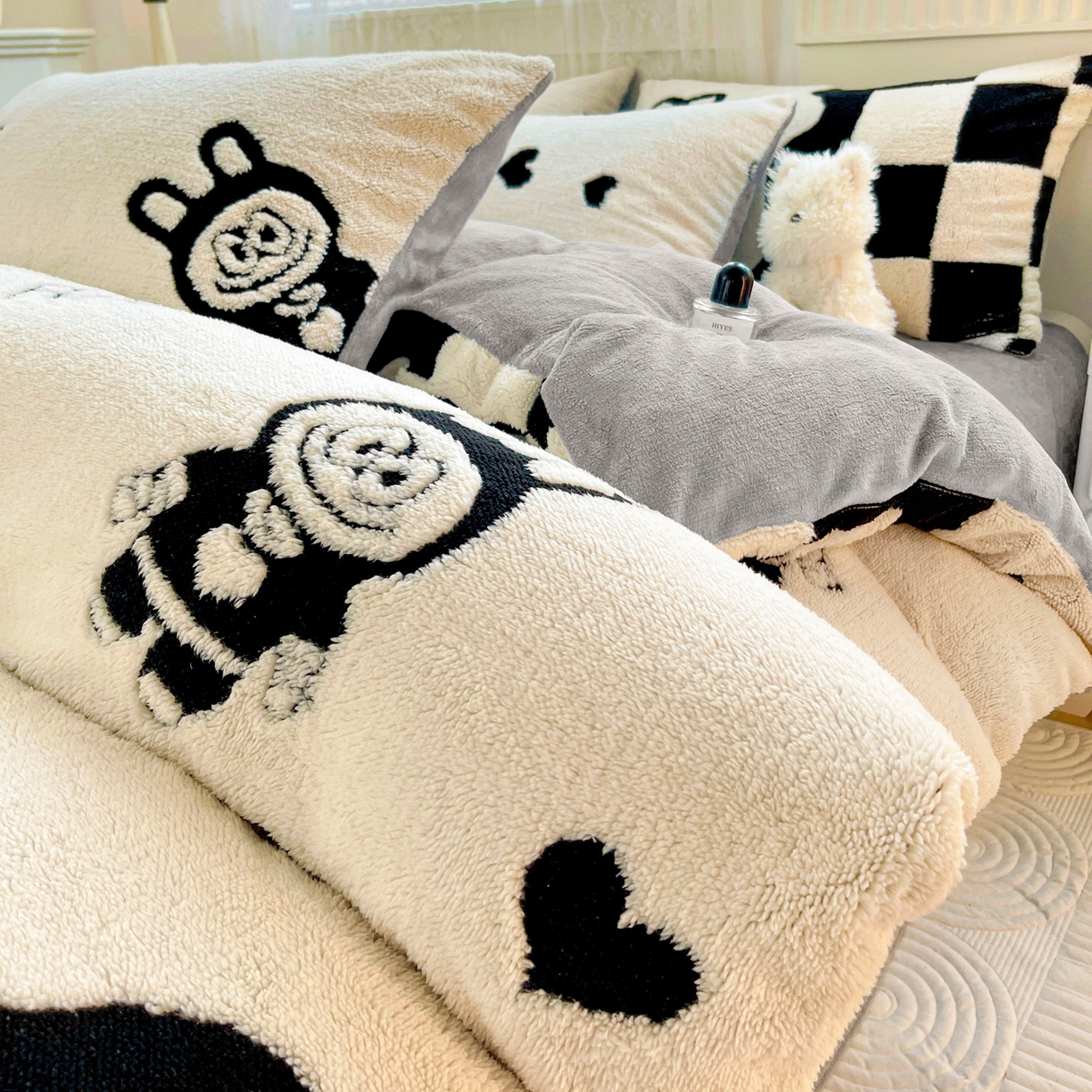 91家纺网 家纺一手货源 找家纺 梦之岛 2025新款高克重阳离子大提花印花牛奶绒四件套 la布布