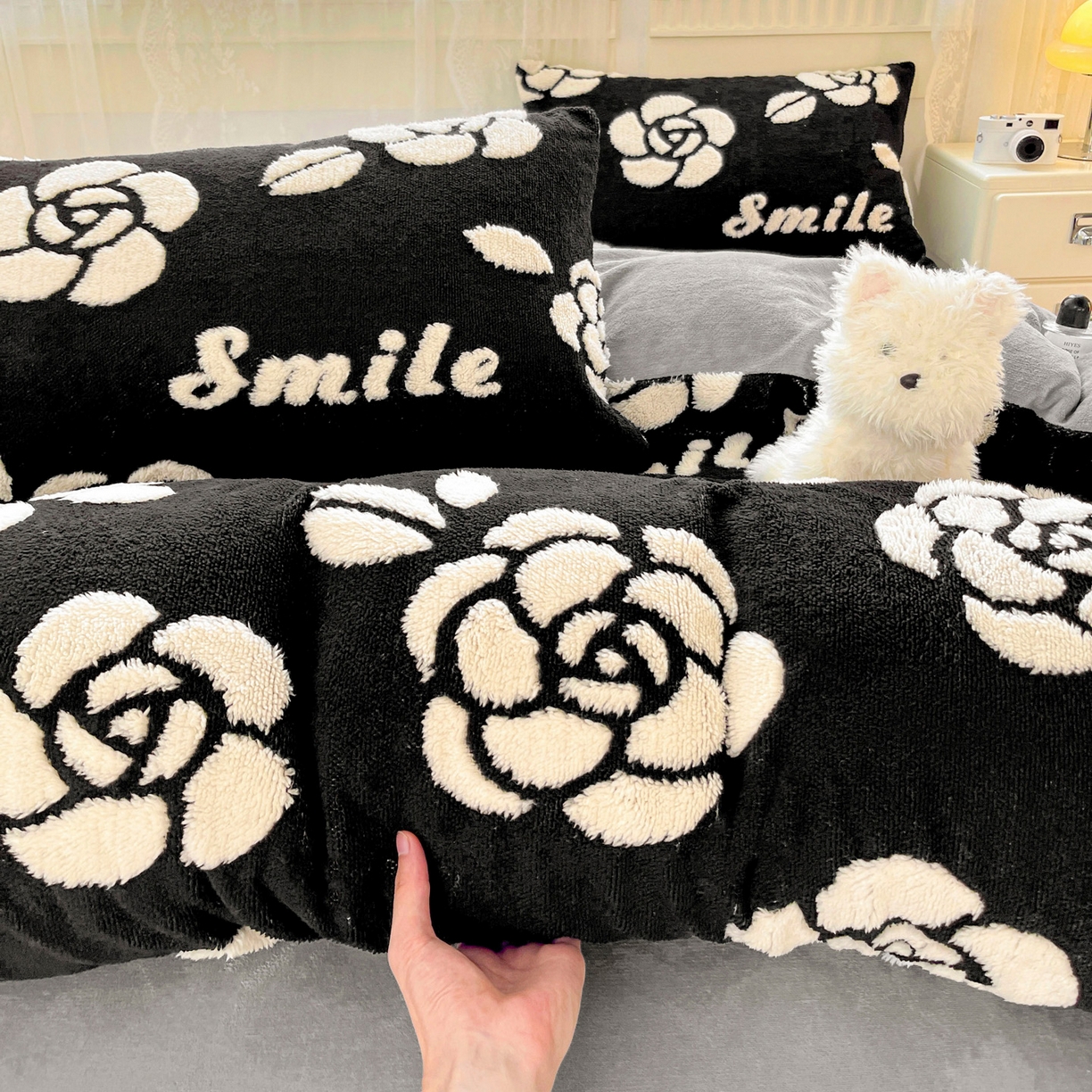 91家纺网 家纺一手货源 找家纺 梦之岛 2025新款高克重阳离子大提花印花牛奶绒四件套 山茶花