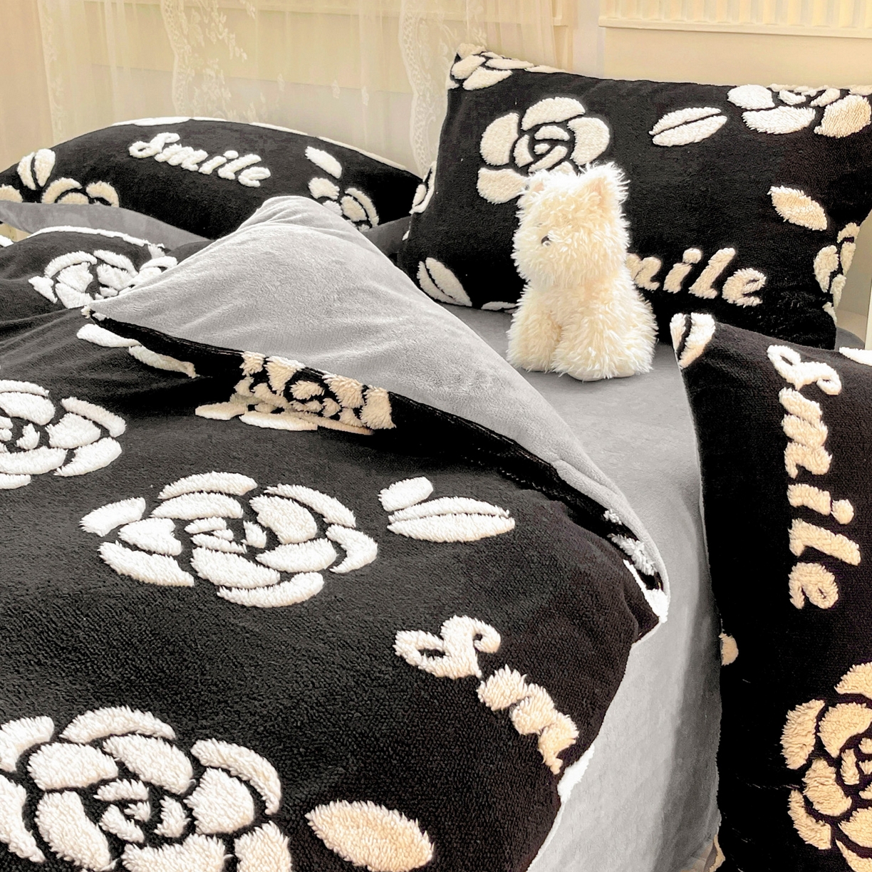 91家纺网 家纺一手货源 找家纺 梦之岛 2025新款高克重阳离子大提花印花牛奶绒四件套 山茶花