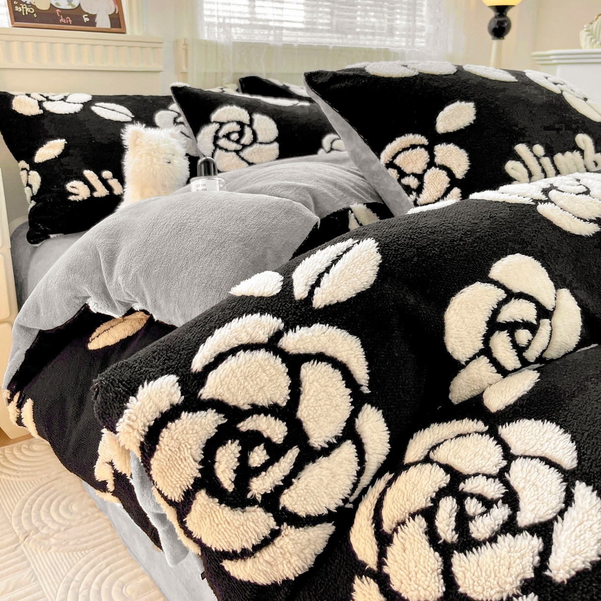 91家纺网 家纺一手货源 找家纺 梦之岛 2025新款高克重阳离子大提花印花牛奶绒四件套 山茶花