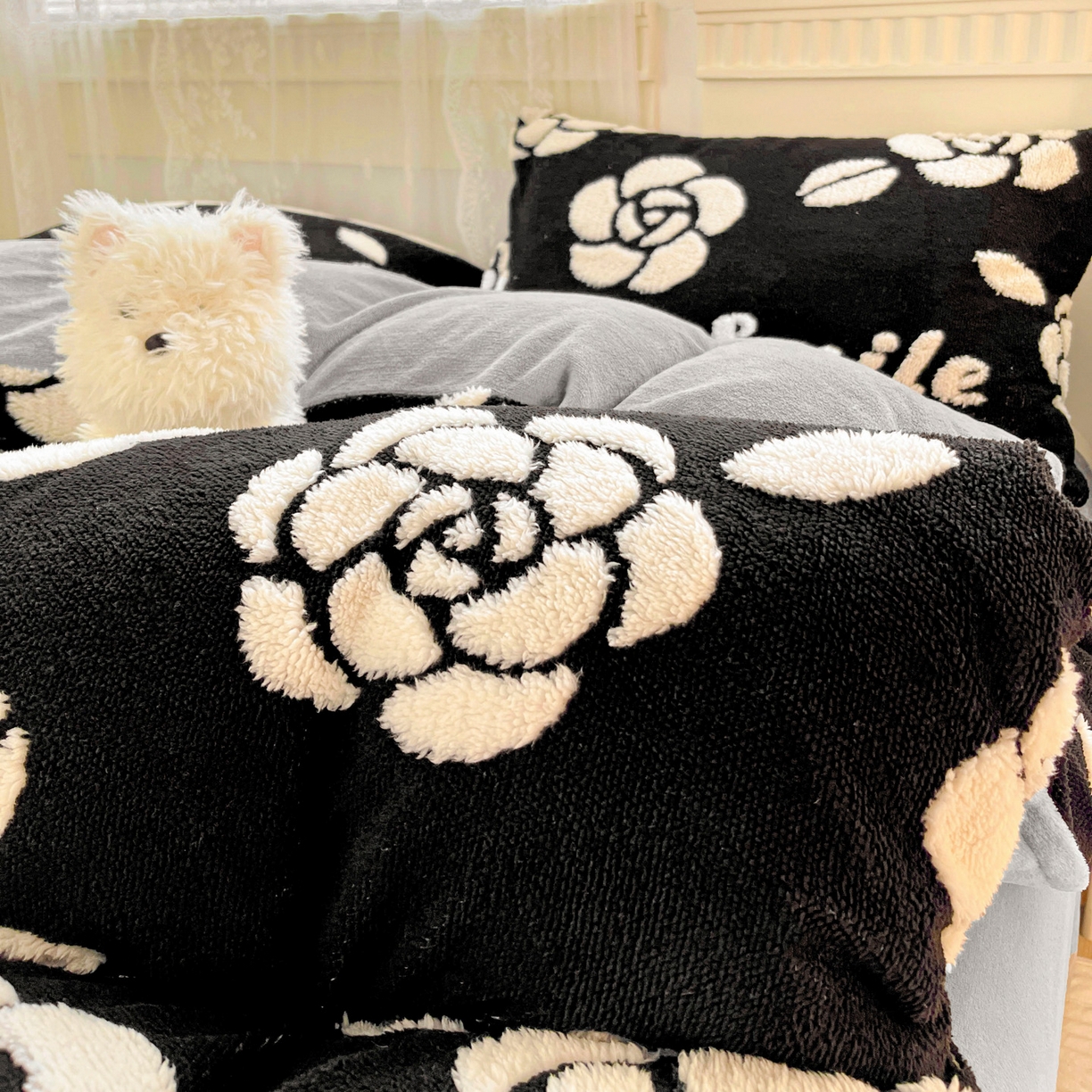 91家纺网 家纺一手货源 找家纺 梦之岛 2025新款高克重阳离子大提花印花牛奶绒四件套 山茶花