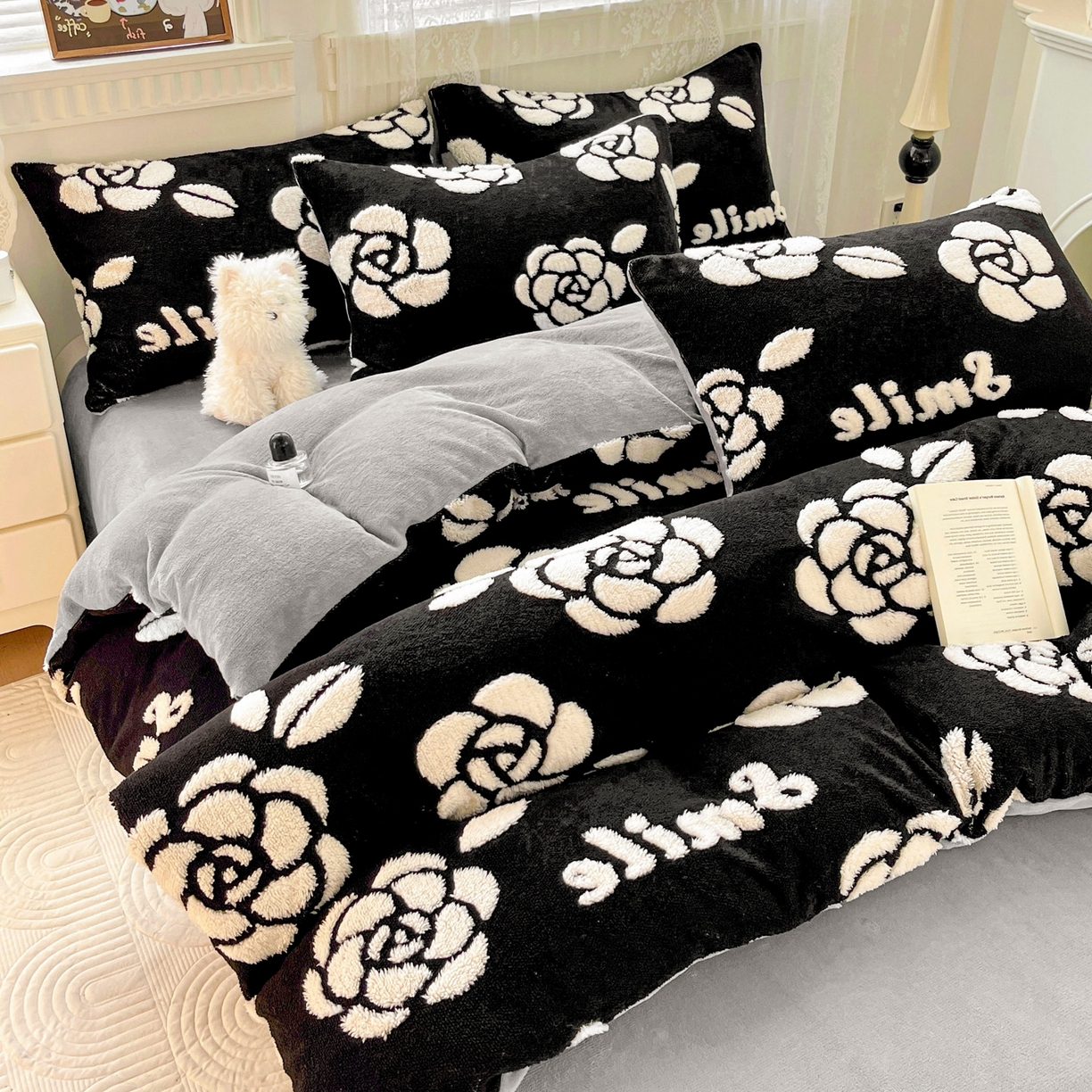 91家纺网 家纺一手货源 找家纺 梦之岛 2025新款高克重阳离子大提花印花牛奶绒四件套 山茶花