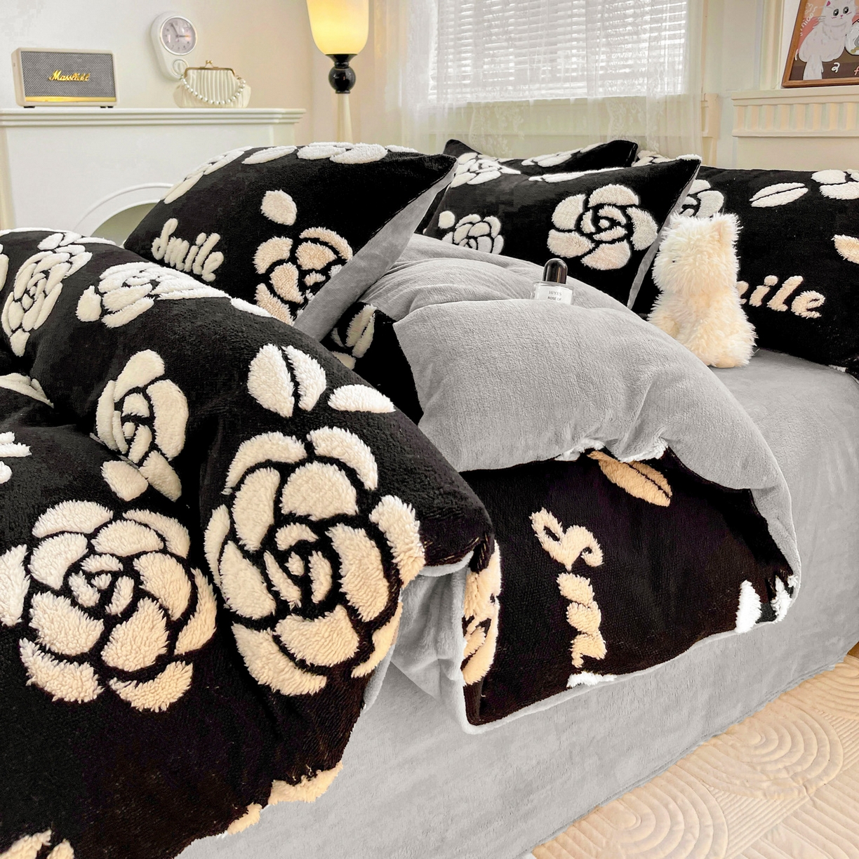 91家纺网 家纺一手货源 找家纺 梦之岛 2025新款高克重阳离子大提花印花牛奶绒四件套 山茶花