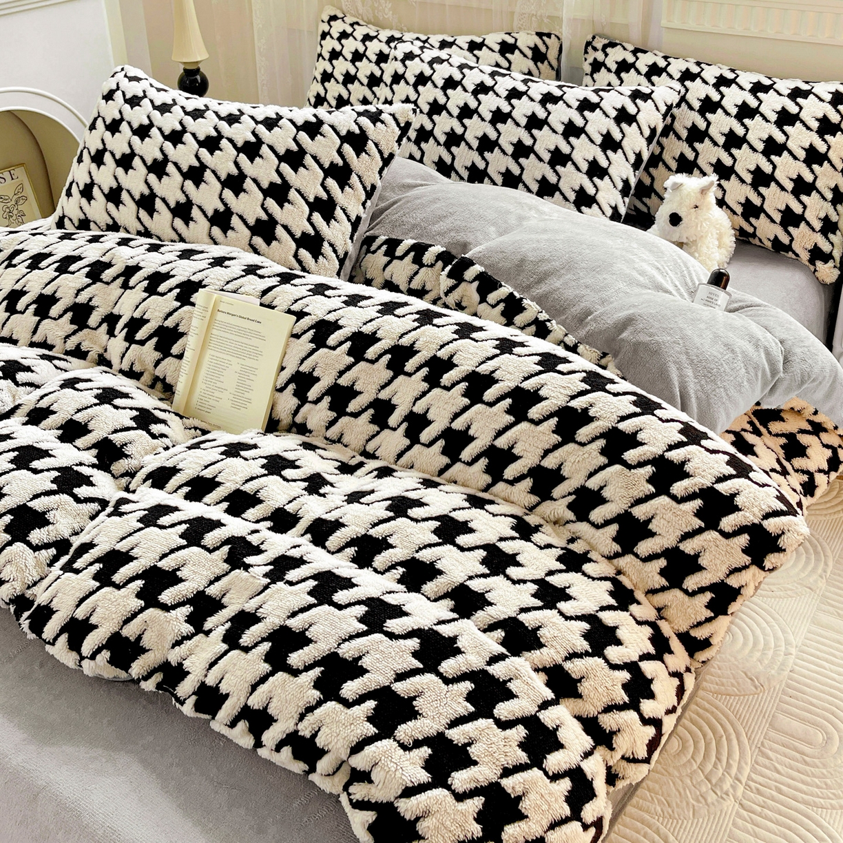 91家纺网 家纺一手货源 找家纺 梦之岛 2025新款高克重阳离子大提花印花牛奶绒四件套 千鸟格