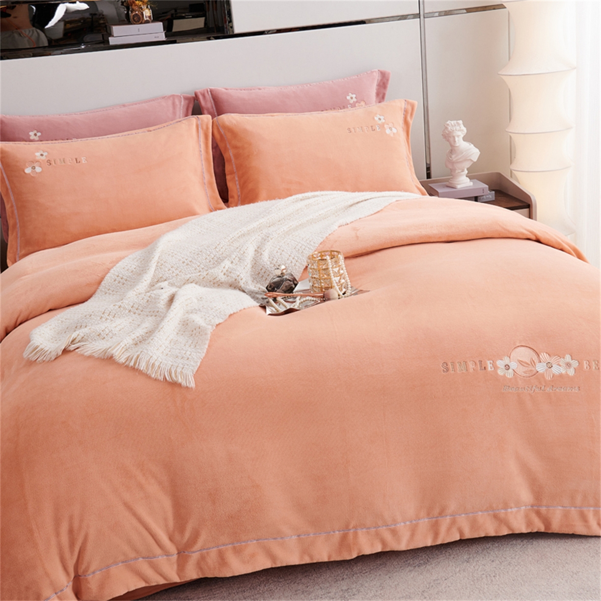 91家纺网 家纺一手货源 找家纺 （总）芯丝路枕业 2025新款牛奶绒四件套-英伦风情