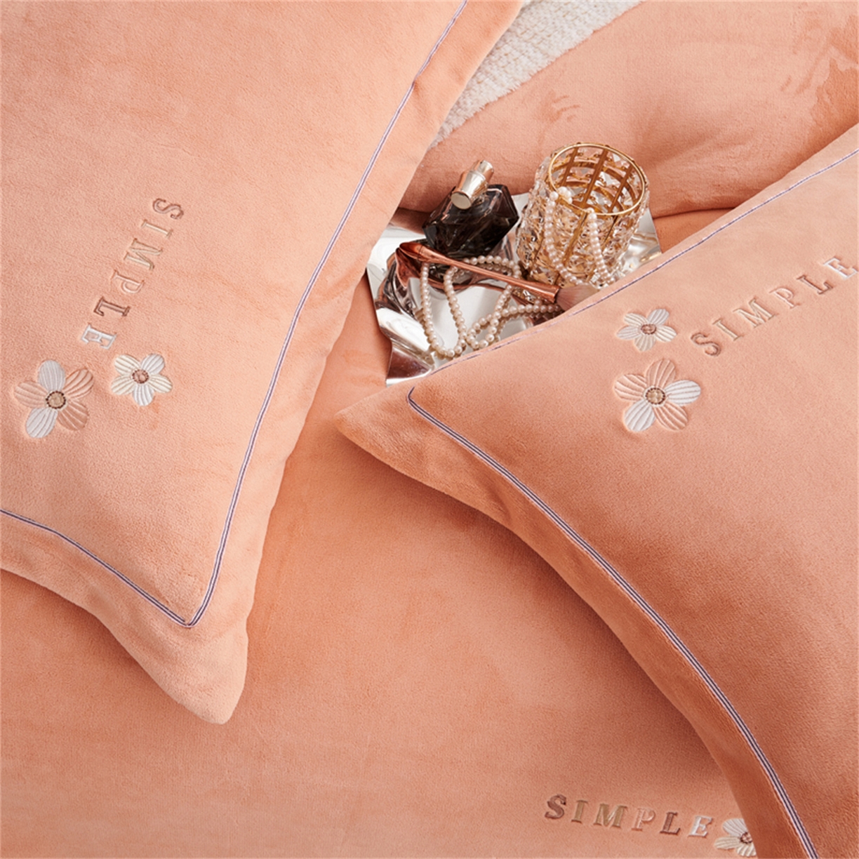 91家纺网 家纺一手货源 找家纺 （总）芯丝路枕业 2025新款牛奶绒四件套-英伦风情