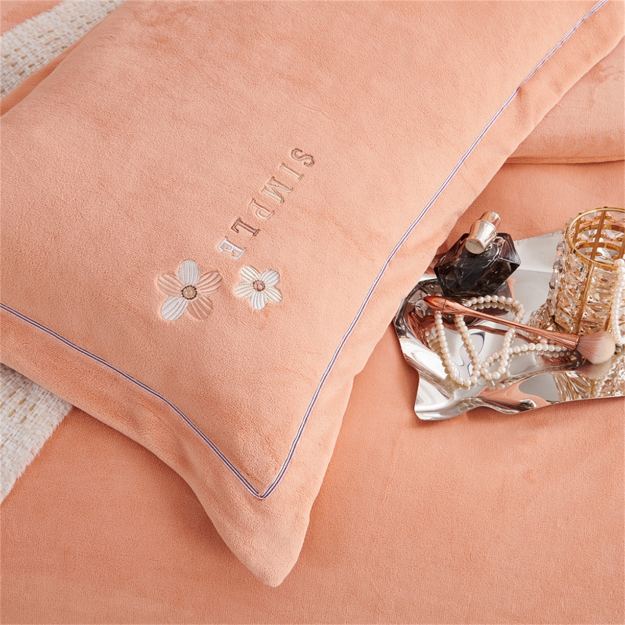 91家纺网 家纺一手货源 找家纺 （总）芯丝路枕业 2025新款牛奶绒四件套-英伦风情