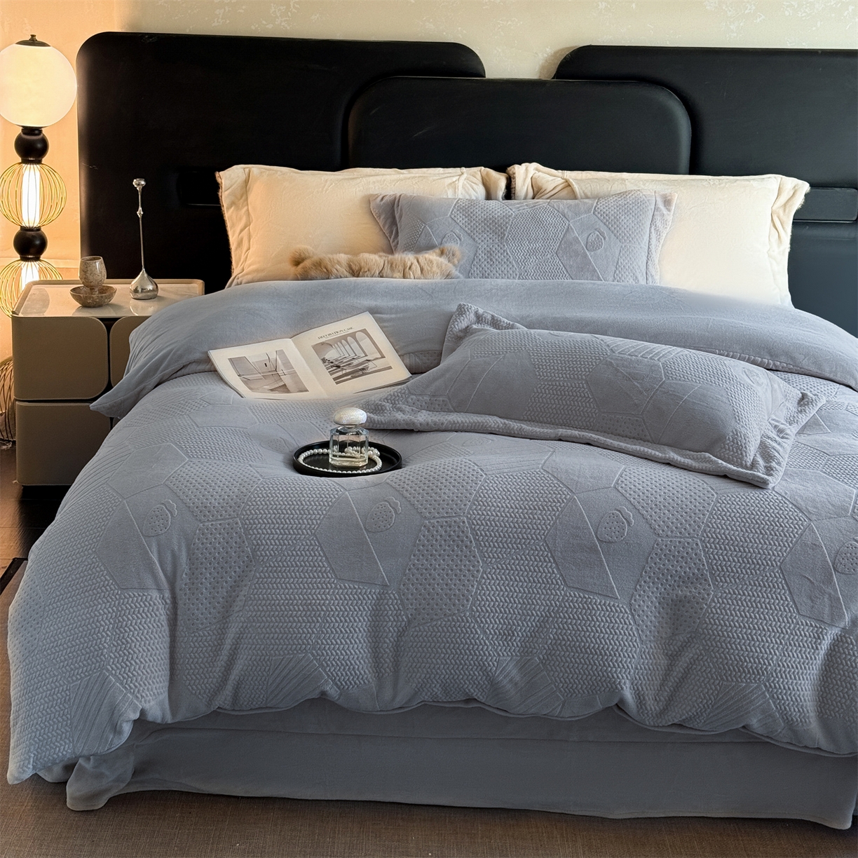 91家纺网 家纺一手货源 找家纺 （总）芯丝路枕业 2025新款牛奶绒四件套-水立方系列