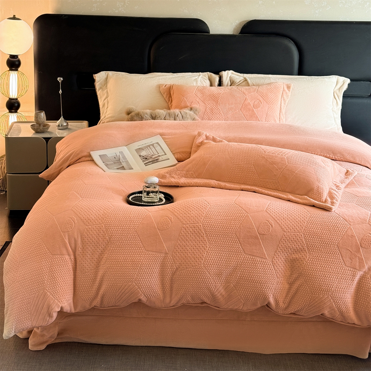 91家纺网 家纺一手货源 找家纺 （总）芯丝路枕业 2025新款牛奶绒四件套-水立方系列