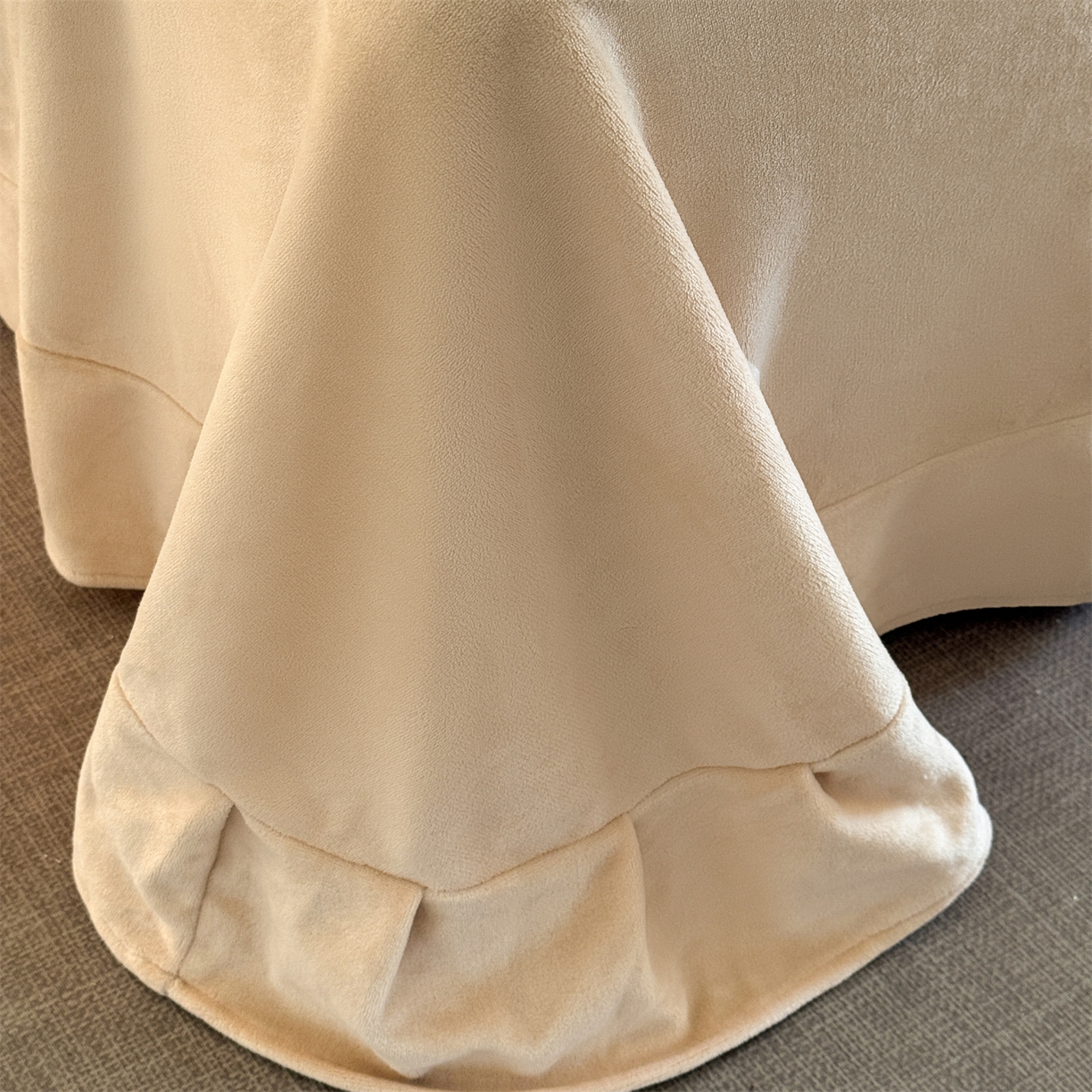 91家纺网 家纺一手货源 找家纺 （总）芯丝路枕业 2025新款牛奶绒四件套-水立方系列