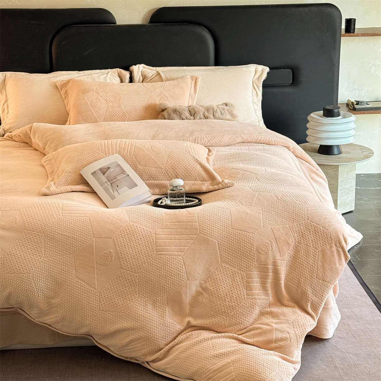 91家纺网 家纺一手货源 找家纺 （总）芯丝路枕业 2025新款牛奶绒四件套-水立方系列