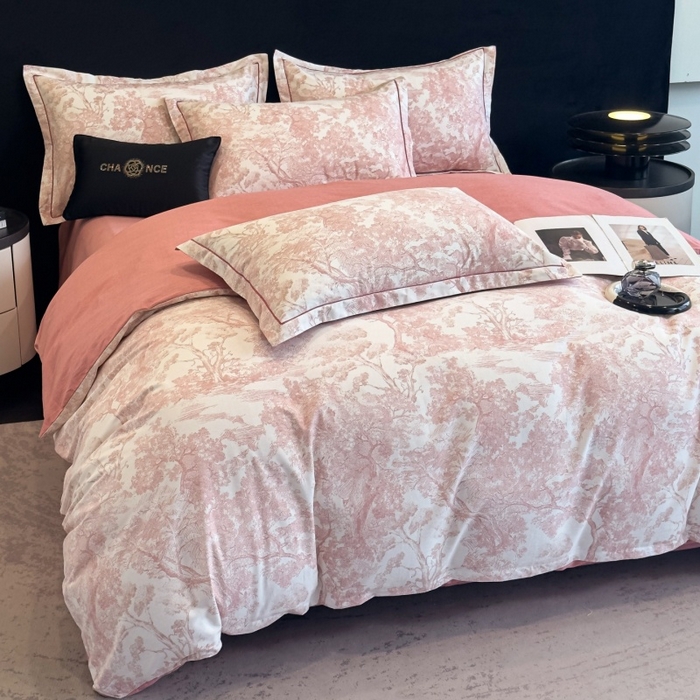 91家纺网 家纺一手货源 找家纺 雲归梦 2025新款全棉火山磨毛精梳棉生态磨毛纯棉四件套 沁语繁花粉