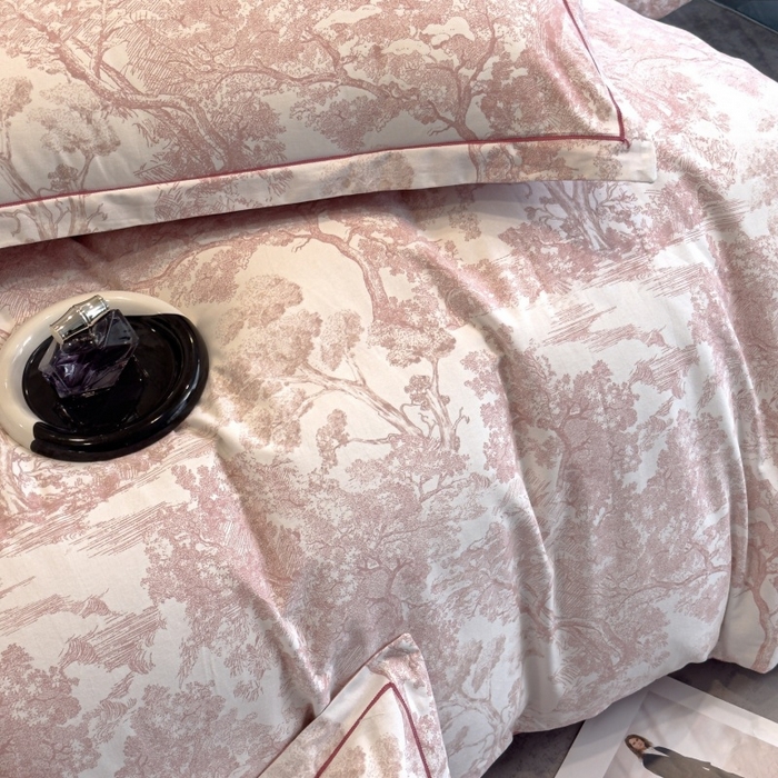 91家纺网 家纺一手货源 找家纺 雲归梦 2025新款全棉火山磨毛精梳棉生态磨毛纯棉四件套 沁语繁花粉