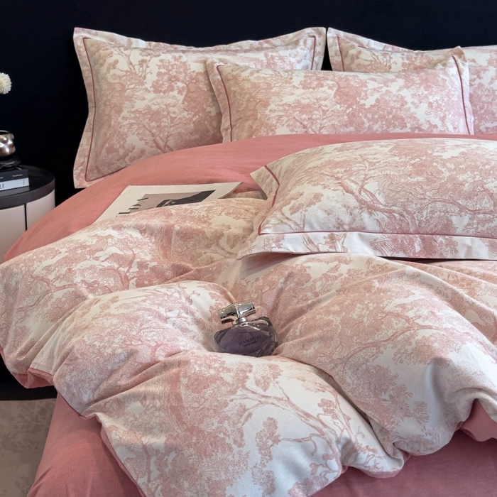 91家纺网 家纺一手货源 找家纺 雲归梦 2025新款全棉火山磨毛精梳棉生态磨毛纯棉四件套 沁语繁花粉