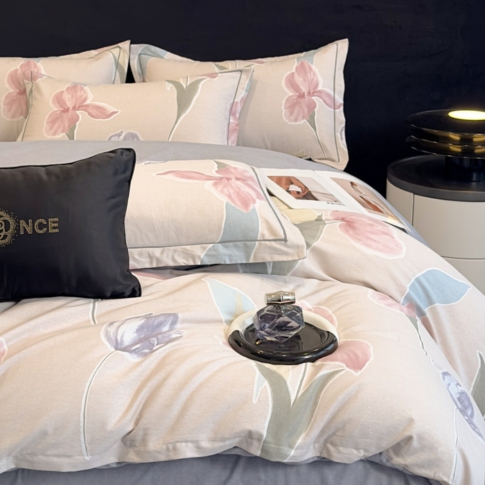 91家纺网 家纺一手货源 找家纺 雲归梦 2025新款全棉火山磨毛精梳棉生态磨毛纯棉四件套 轻盈花语豆沙