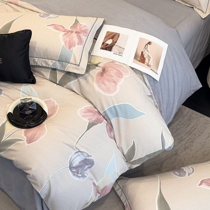 91家纺网 家纺一手货源 找家纺 雲归梦 2025新款全棉火山磨毛精梳棉生态磨毛纯棉四件套 轻盈花语豆沙