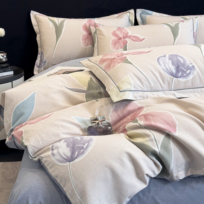 91家纺网 家纺一手货源 找家纺 雲归梦 2025新款全棉火山磨毛精梳棉生态磨毛纯棉四件套 轻盈花语豆沙