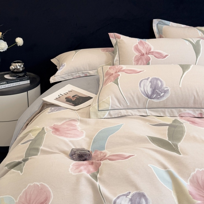 91家纺网 家纺一手货源 找家纺 雲归梦 2025新款全棉火山磨毛精梳棉生态磨毛纯棉四件套 轻盈花语豆沙