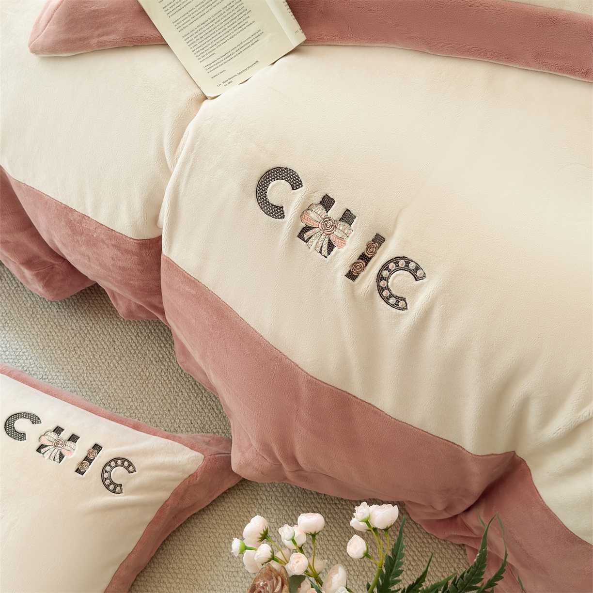 91家纺网 家纺一手货源 找家纺 （总）芯丝路枕业  2025新款蚕丝绒四件套-CHIC系列