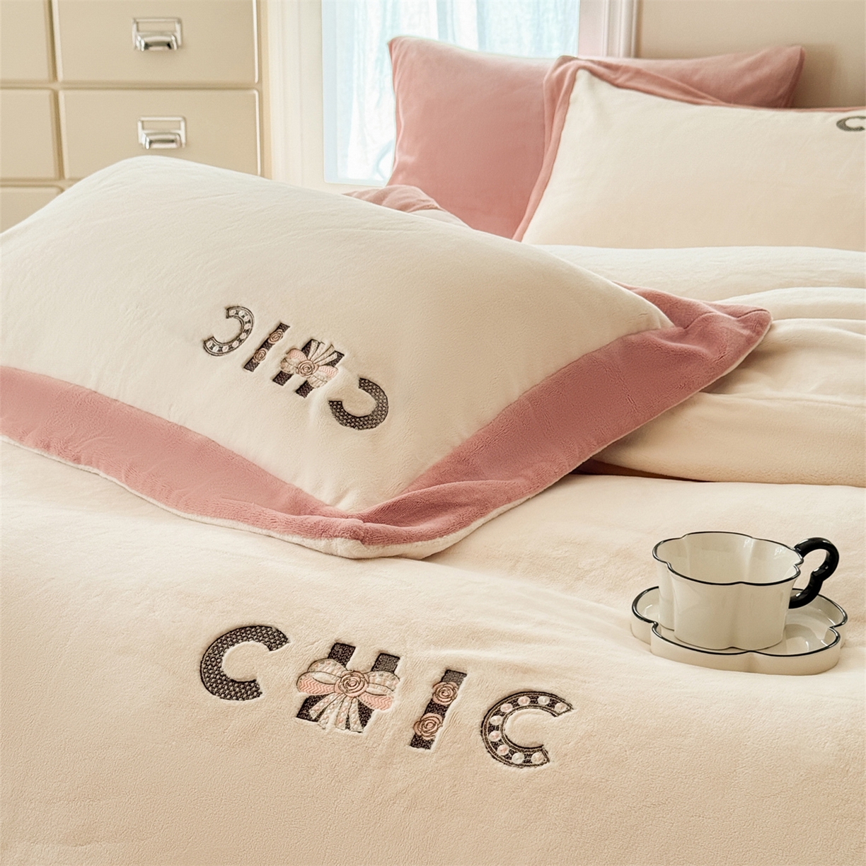 91家纺网 家纺一手货源 找家纺 （总）芯丝路枕业  2025新款蚕丝绒四件套-CHIC系列