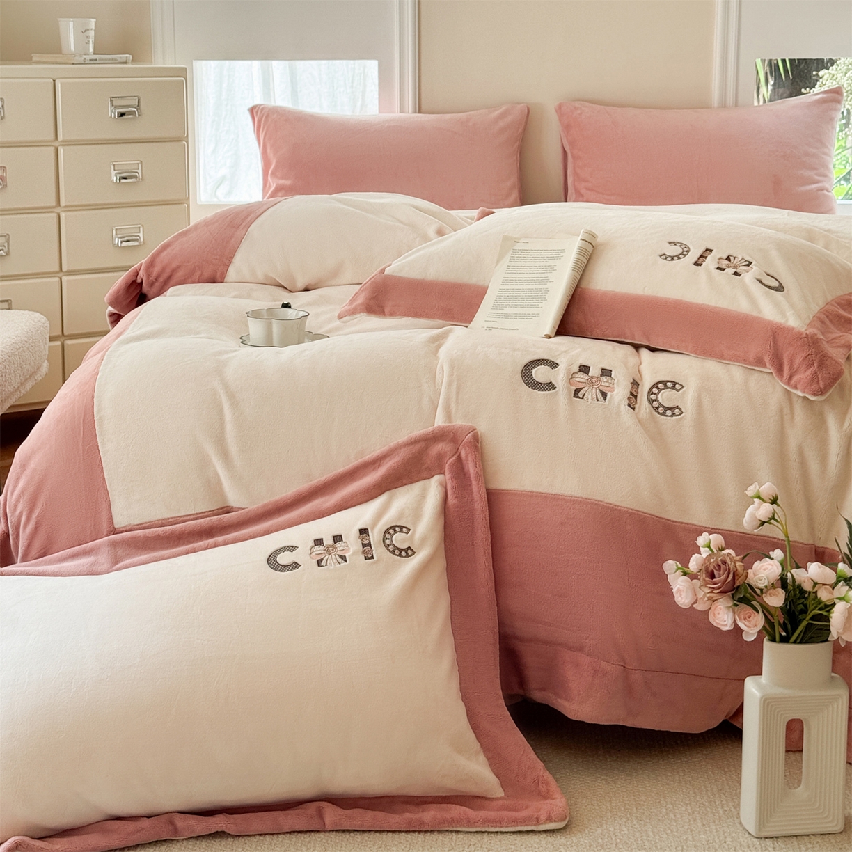 91家纺网 家纺一手货源 找家纺 （总）芯丝路枕业  2025新款蚕丝绒四件套-CHIC系列