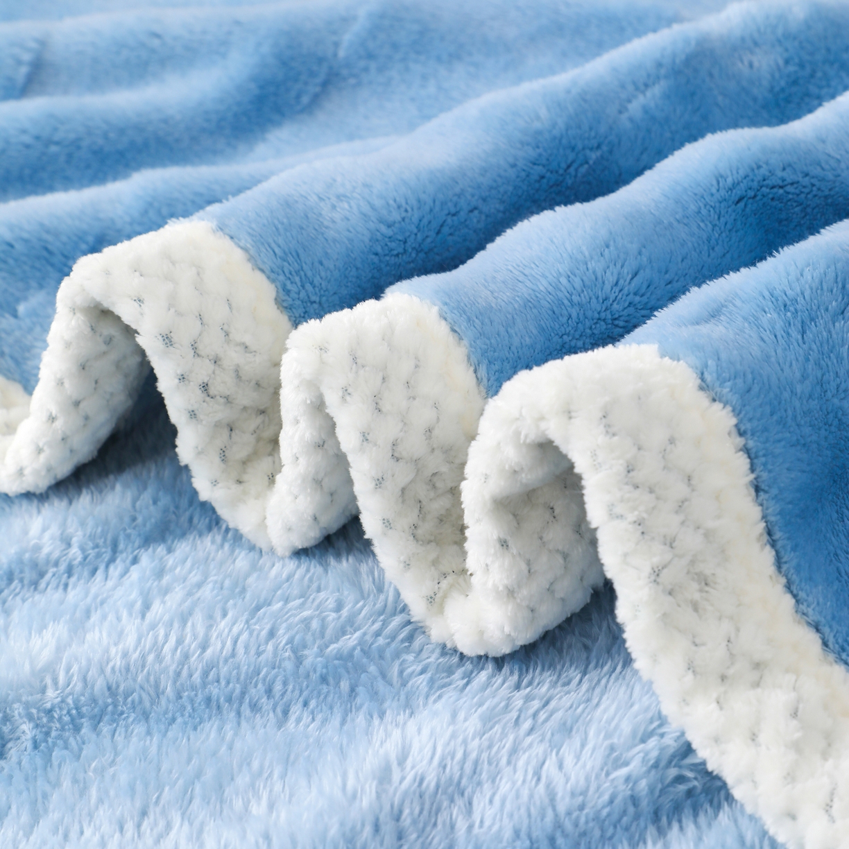 91家纺网 家纺一手货源 找家纺 梦洋家纺 2025新款双面兔毛绒毛毯 蓝色