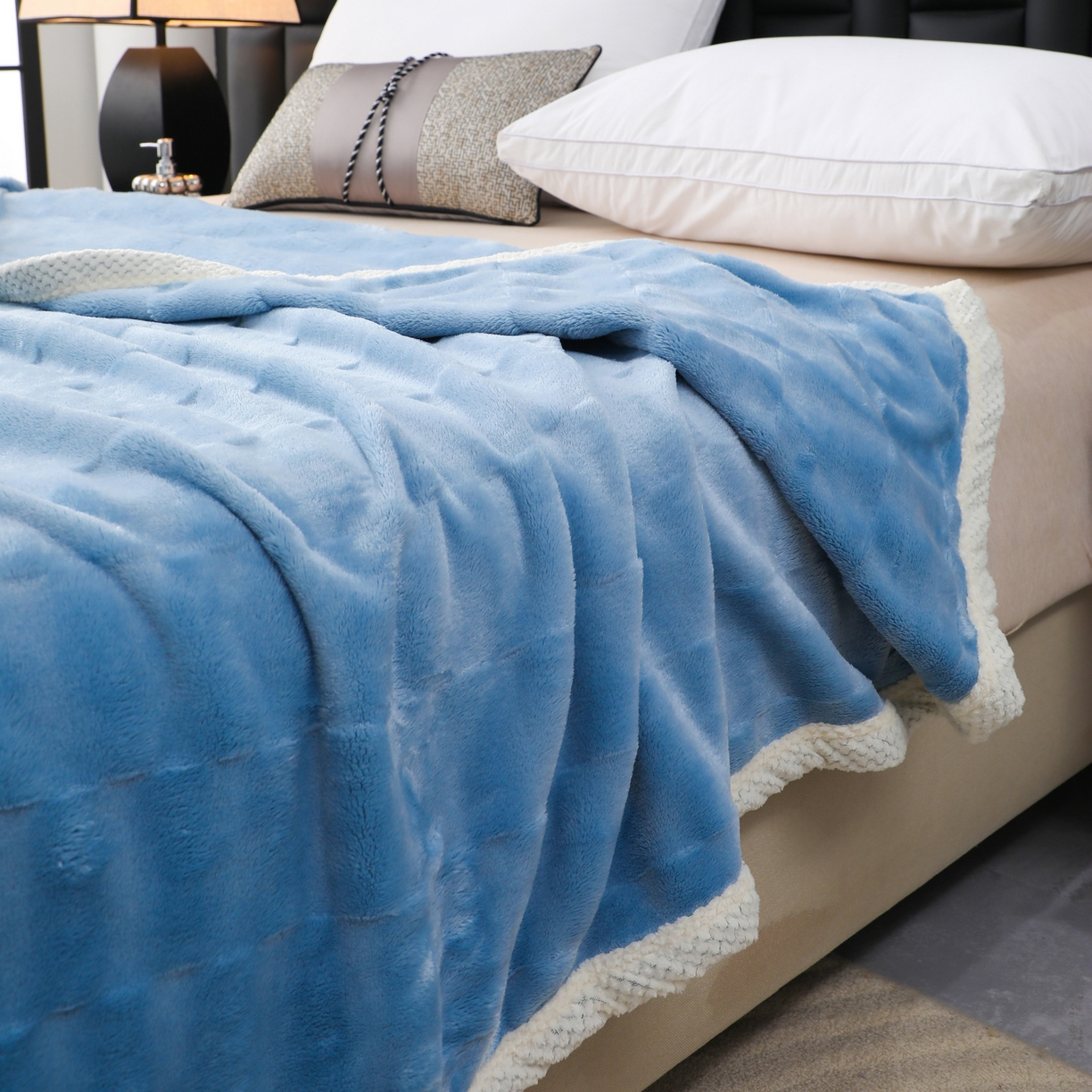 91家纺网 家纺一手货源 找家纺 梦洋家纺 2025新款双面兔毛绒毛毯 蓝色