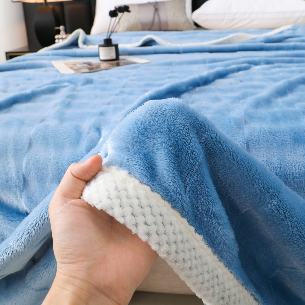 91家纺网 家纺一手货源 找家纺 梦洋家纺 2025新款双面兔毛绒毛毯 蓝色